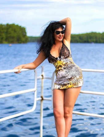 Девушка массажистка Элина, салон Элина ЧМ